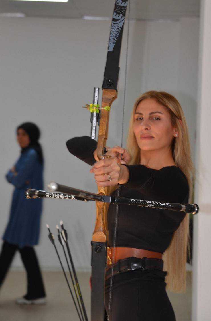 Pınar hakim, attığı oklarla hedefi 12'den vuruyor 2