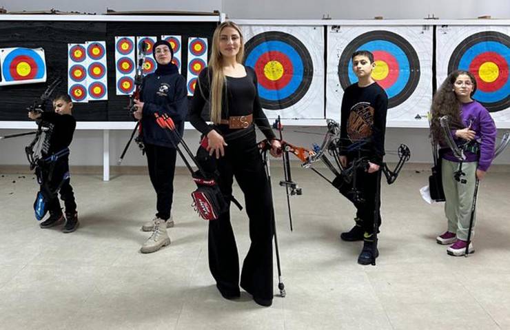 Pınar hakim, attığı oklarla hedefi 12'den vuruyor 5