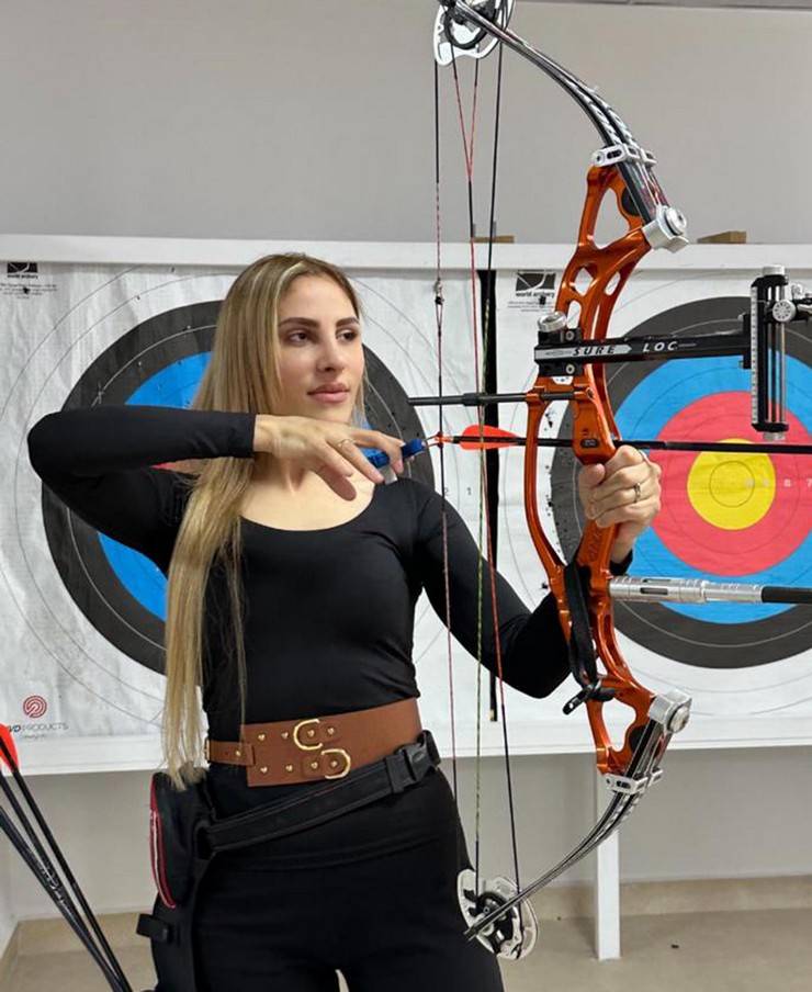 Pınar hakim, attığı oklarla hedefi 12'den vuruyor 9