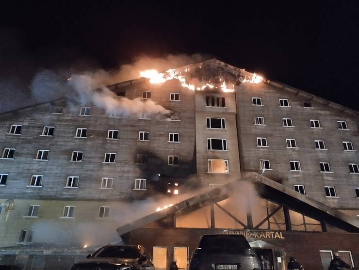 Kartalkaya’da otel yangını 1