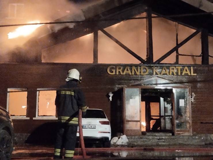 Kartalkaya’da otel yangını 10