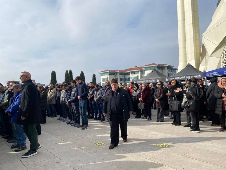 Otel yangınında hayatlarını kaybeden Rizeli Dayı ailesi son yolculuğuna uğurlandı 7