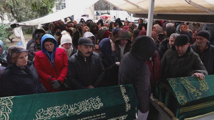 Ankara'da annelerinin bileklerini keserek öldürdüğü 2 çocuk toprağa verildi 5