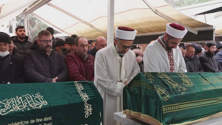 Ankara'da annelerinin bileklerini keserek öldürdüğü 2 çocuk toprağa verildi 6