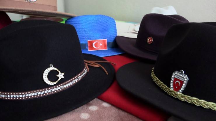 Rize'de 'Bay Foter’in tarzı renkli, sözü özlü 12