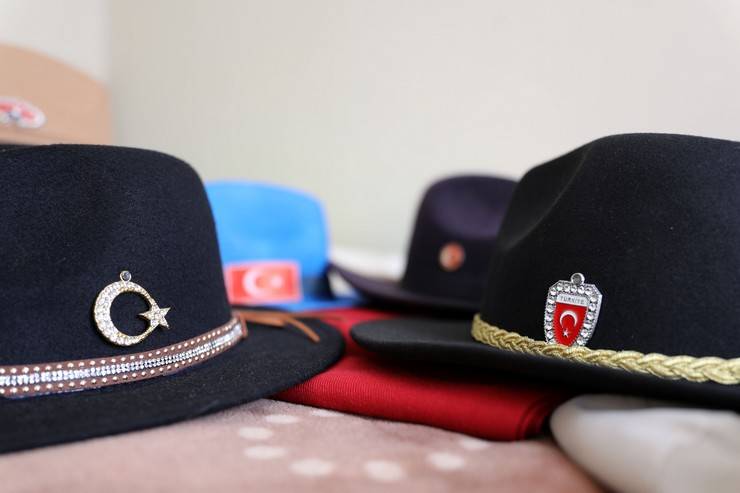 Rize'de 'Bay Foter’in tarzı renkli, sözü özlü 3