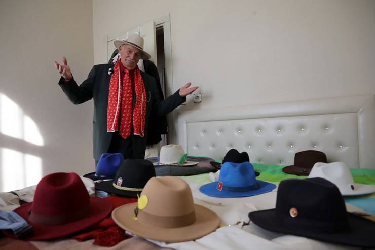 Rize'de 'Bay Foter’in tarzı renkli, sözü özlü 4