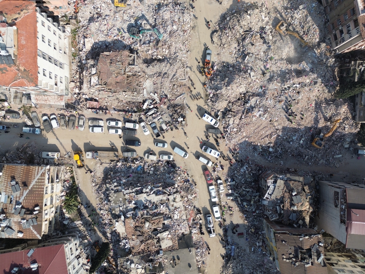 Hatay’daki korkunç yıkım havadan görüntülendi 7