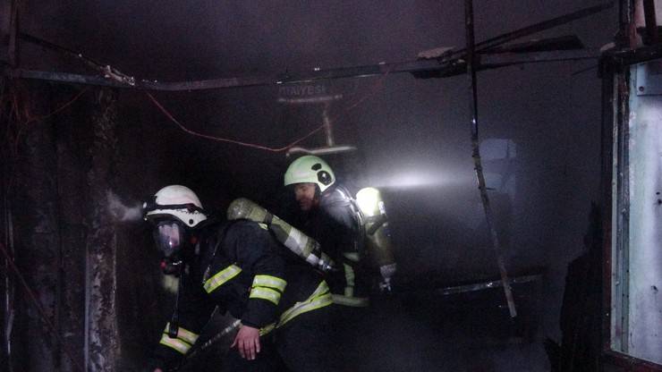 Rize'de oto döşemecide yangın 7