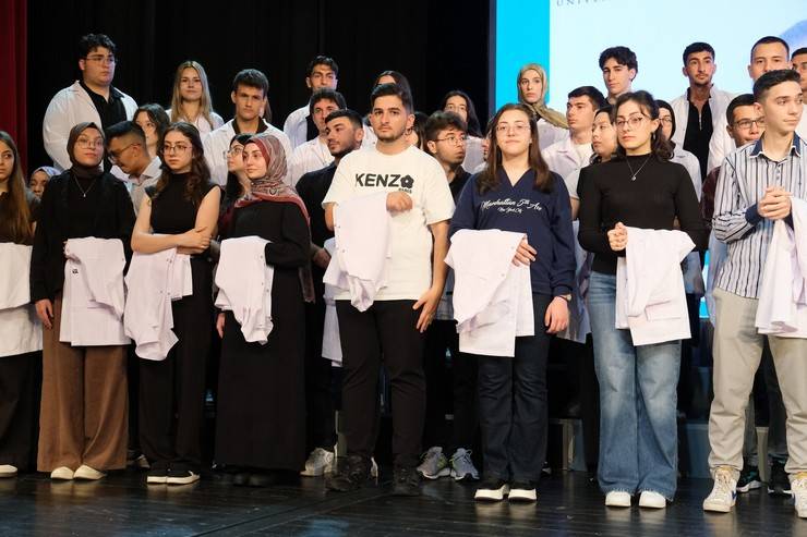 RTEÜ Tıp Fakültesi Öğrencileri Beyaz Önlük Giyme Heyecanı Yaşadı 35