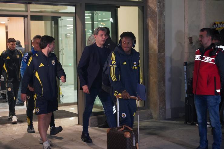 Fenerbahçe’ye Rize’de coşkulu karşılama 11