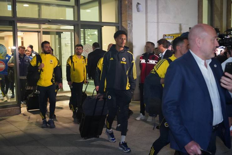 Fenerbahçe’ye Rize’de coşkulu karşılama 12