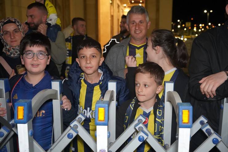 Fenerbahçe’ye Rize’de coşkulu karşılama 18