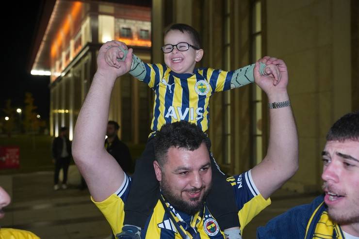 Fenerbahçe’ye Rize’de coşkulu karşılama 19