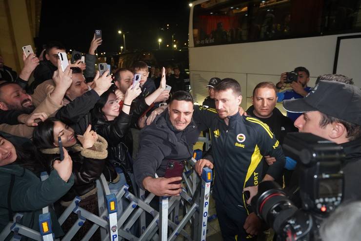 Fenerbahçe’ye Rize’de coşkulu karşılama 8