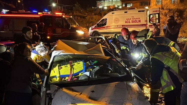 Rize'de otobüs terminali inşaat alanına düşen kamyonetin sürücüsü hayatını kaybetti 11