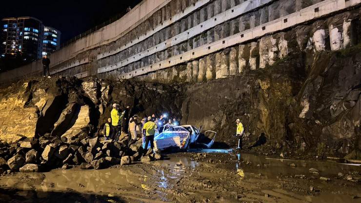 Rize'de otobüs terminali inşaat alanına düşen kamyonetin sürücüsü hayatını kaybetti 15