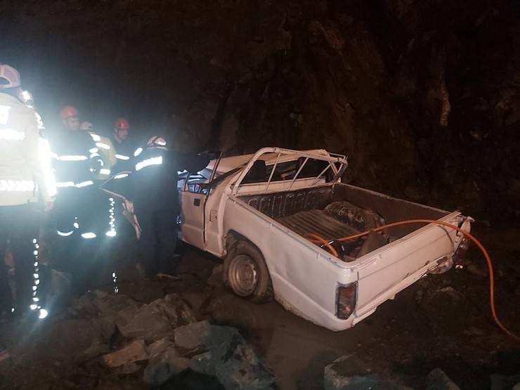 Rize'de otobüs terminali inşaat alanına düşen kamyonetin sürücüsü hayatını kaybetti 6