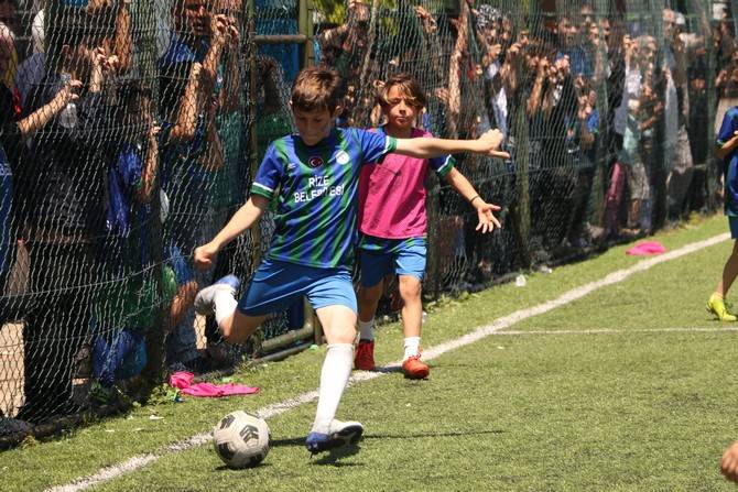 Rize Belediyesi Mahalleler Çocuk Futbol Turnuvası ve Şöleni Tamamlandı 12