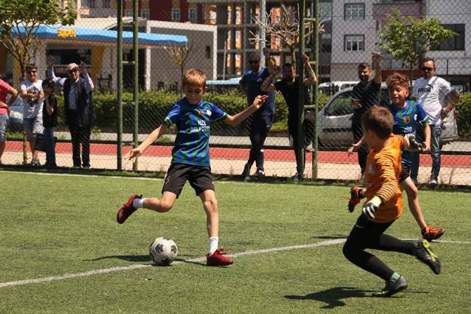 Rize Belediyesi Mahalleler Çocuk Futbol Turnuvası ve Şöleni Tamamlandı 14