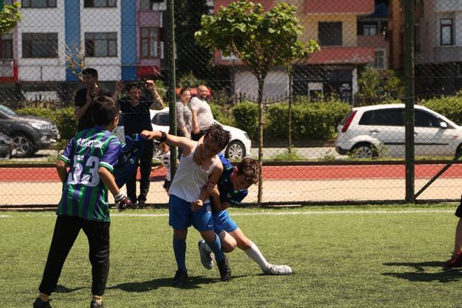Rize Belediyesi Mahalleler Çocuk Futbol Turnuvası ve Şöleni Tamamlandı 16