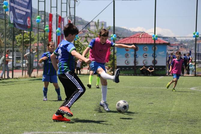 Rize Belediyesi Mahalleler Çocuk Futbol Turnuvası ve Şöleni Tamamlandı 18