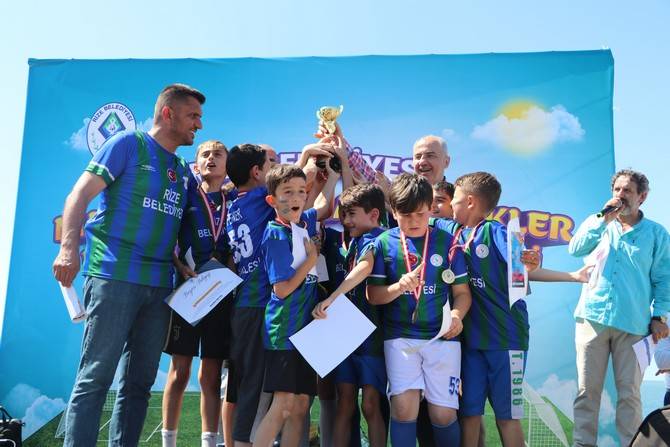 Rize Belediyesi Mahalleler Çocuk Futbol Turnuvası ve Şöleni Tamamlandı 2