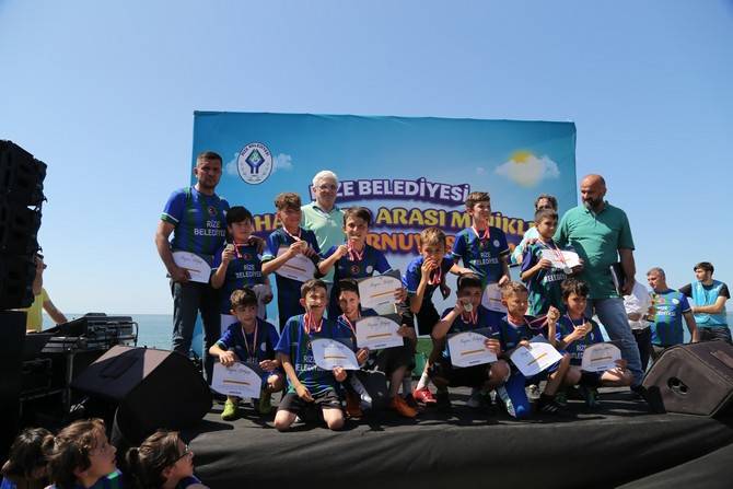 Rize Belediyesi Mahalleler Çocuk Futbol Turnuvası ve Şöleni Tamamlandı 27