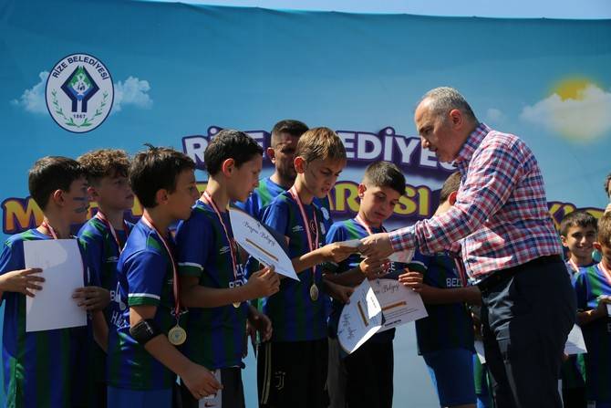Rize Belediyesi Mahalleler Çocuk Futbol Turnuvası ve Şöleni Tamamlandı 29