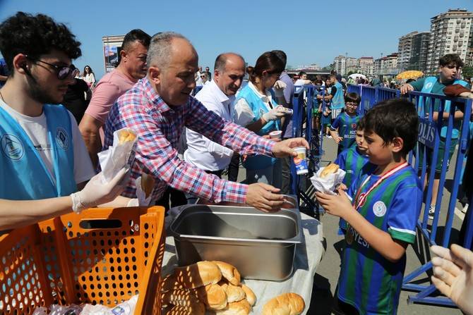 Rize Belediyesi Mahalleler Çocuk Futbol Turnuvası ve Şöleni Tamamlandı 31