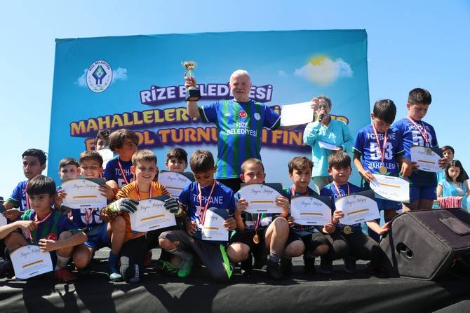 Rize Belediyesi Mahalleler Çocuk Futbol Turnuvası ve Şöleni Tamamlandı 4