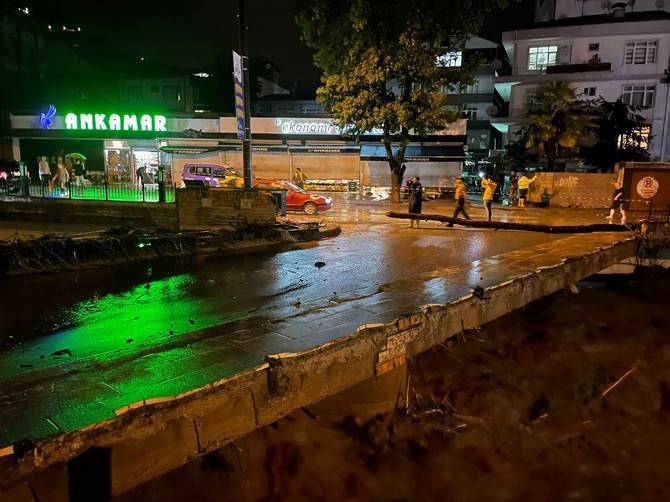 Ordu'da sel: Cadde ve sokaklar göle döndü 1