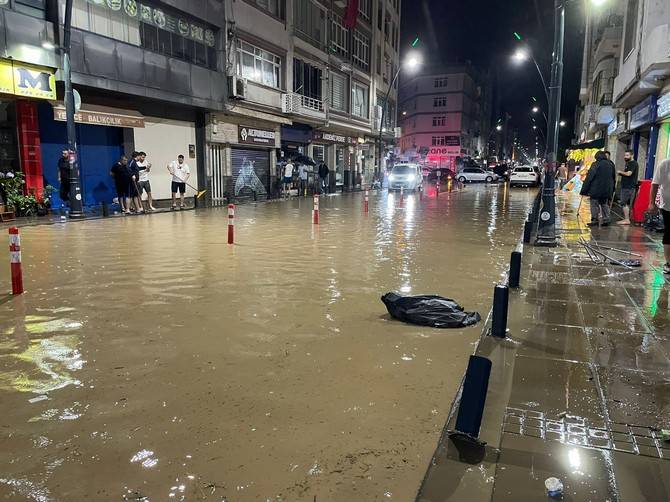 Ordu'da sel: Cadde ve sokaklar göle döndü 24