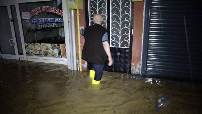 Ordu'da sel: Cadde ve sokaklar göle döndü 3