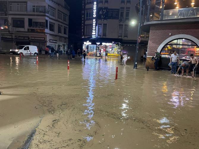 Ordu'da sel: Cadde ve sokaklar göle döndü 33