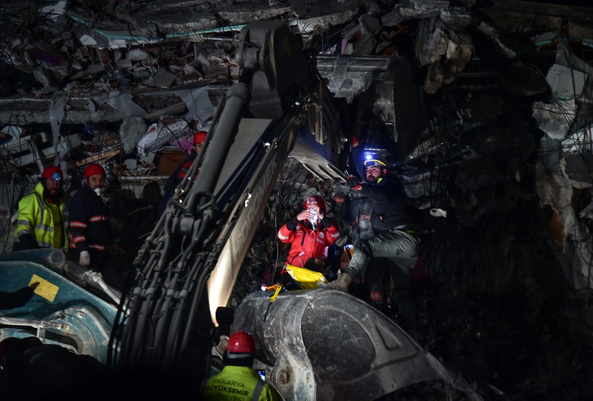 140 saat sonra 27 yaşındaki Muhammed tekbirlerle çıkarıldı