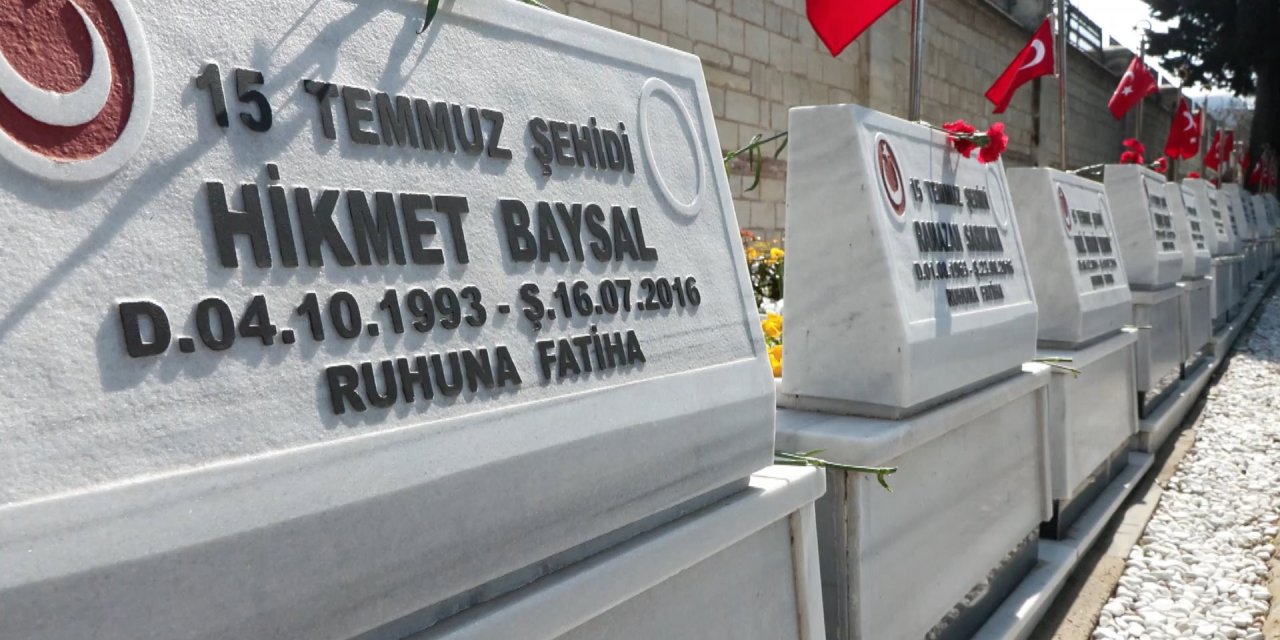 İstanbul- İstanbul Valisi Davut Gül Edirnekapı Şehitliği'ni ziyaret etti