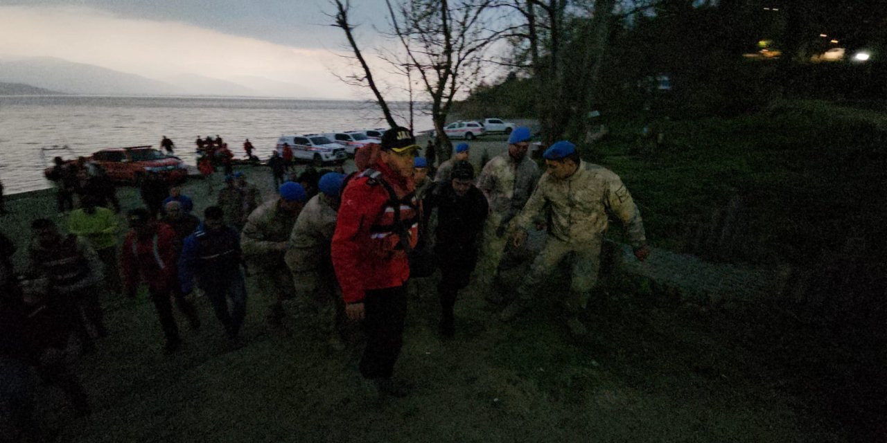 Kum fırtınasında Sapanca Gölü'nde kaybolan Kaan Ege'nin cansız bedenine ulaşıldı