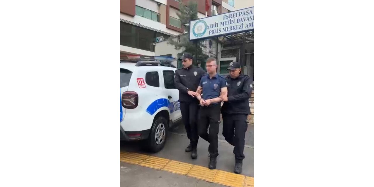 Askeri üniformayla dolandırıcılıktan yargılanmıştı, bu kez polis üniformasıyla yakalandı