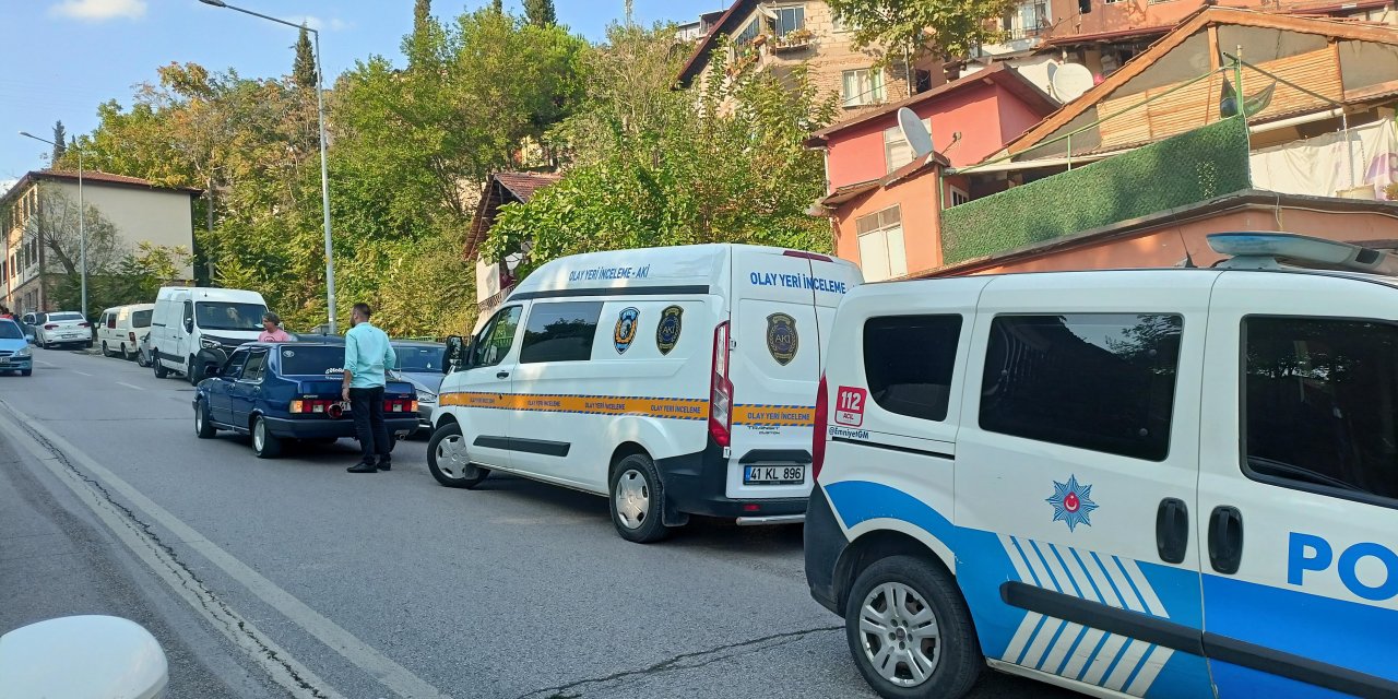 Bahçesinde Silahlı Saldırıda Yaralanan Kadını Eşi Vurmuş