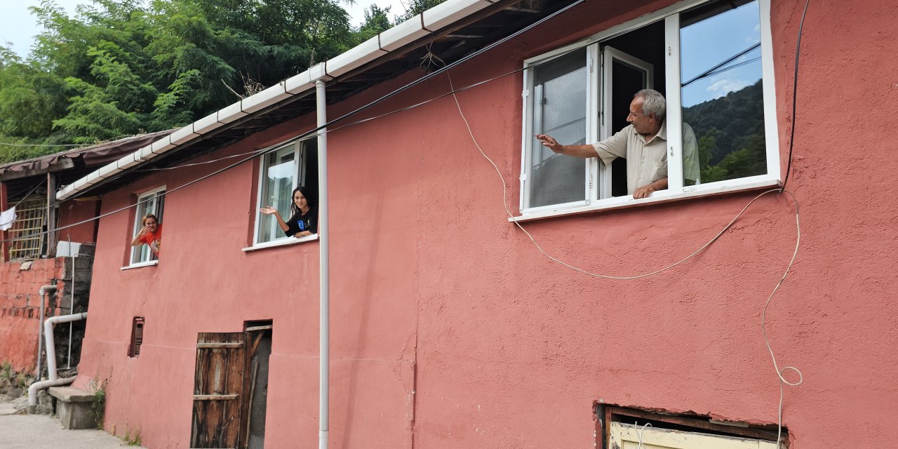Yardım İçin Tahsis Edilen Konuttan Çıkarılıp, İcra Gönderilmişti; Hayırsever Ev Aldı