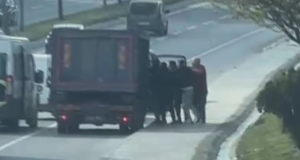İstanbul - Sultangazi'de trafik kavgası kamerada