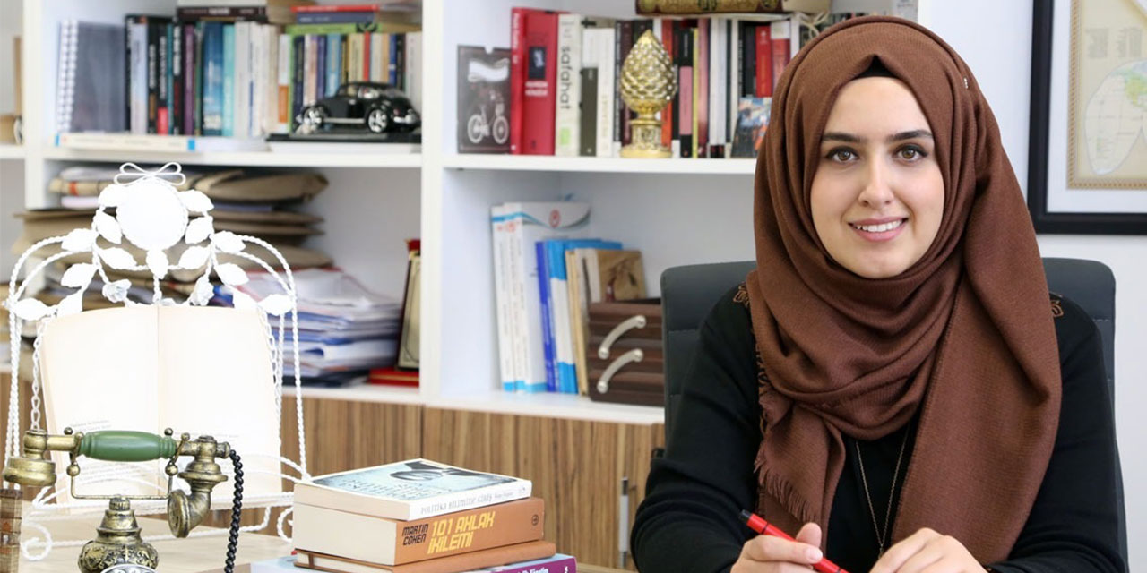 Ağaca çarpan otomobildeki doçent öldü, eşi ve oğlu yaralandı