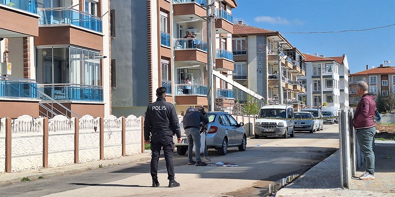 Tartıştığı eşini tabancayla öldürüp, intihara kalkıştı