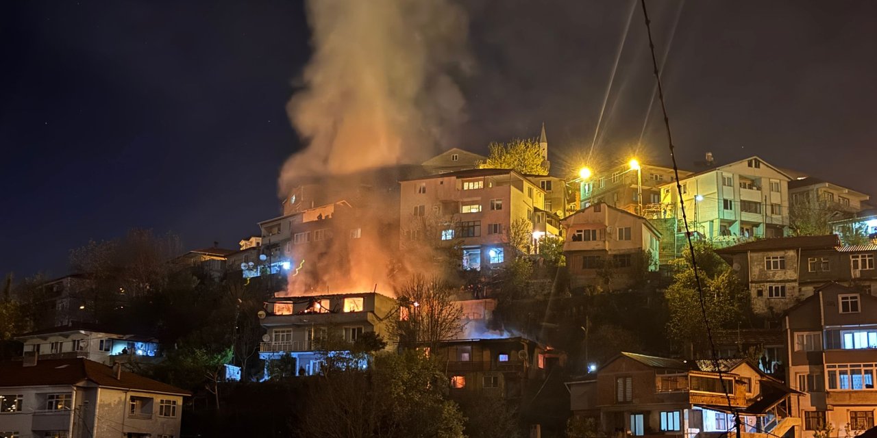 Zonguldak’ta 2 katlı binada yangın: 1 ölü