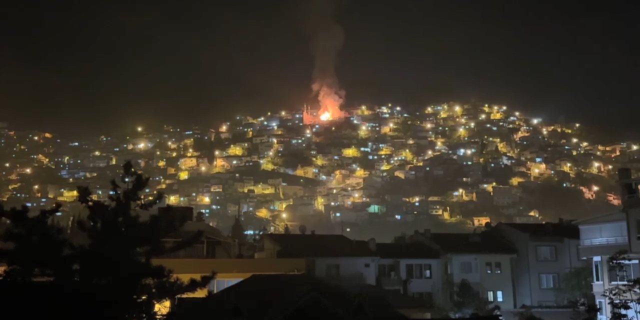 Bursa'da bir evde çıkan yangın bitişikteki 2 eve de sıçradı