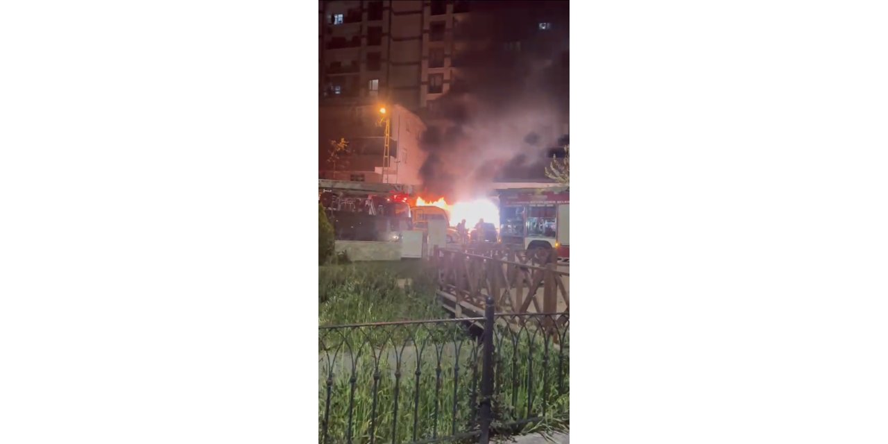 İstanbul- Tuzla'da park halindeki cipte çıkan yangın, 5 araca sıçradı