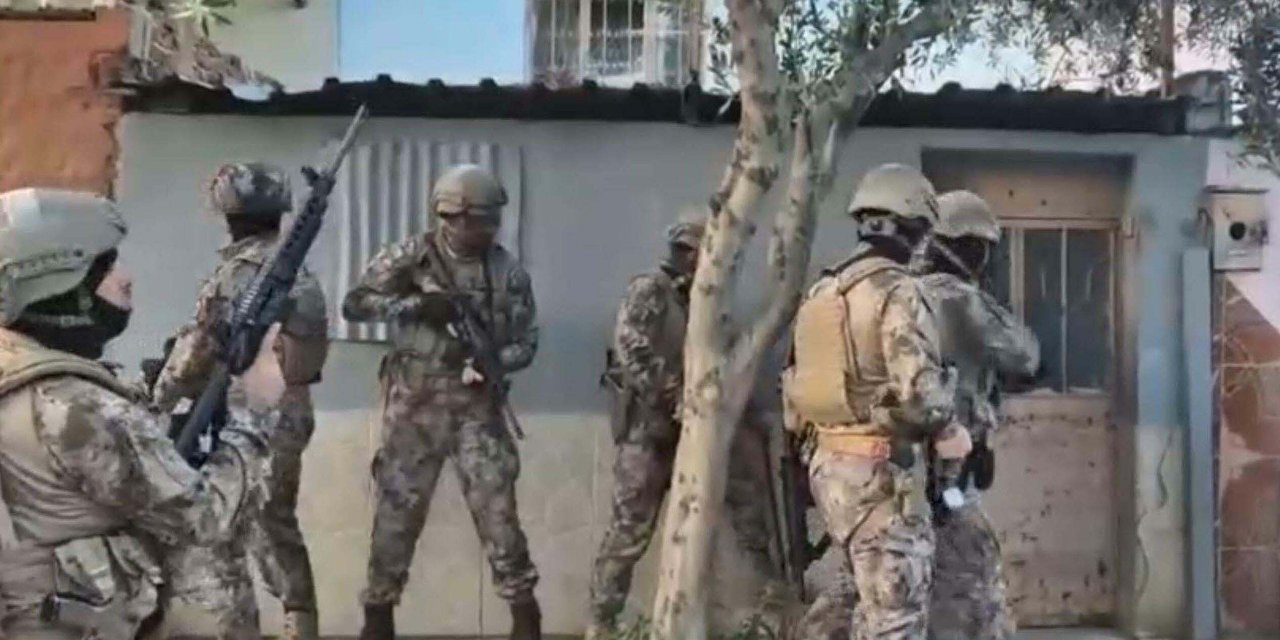 İzmir merkezli 5 ilde FETÖ operasyonu; 10 gözaltı