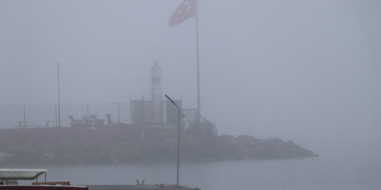 Çanakkale Boğazı, sis nedeniyle çift yönlü olarak ulaşıma kapatıldı