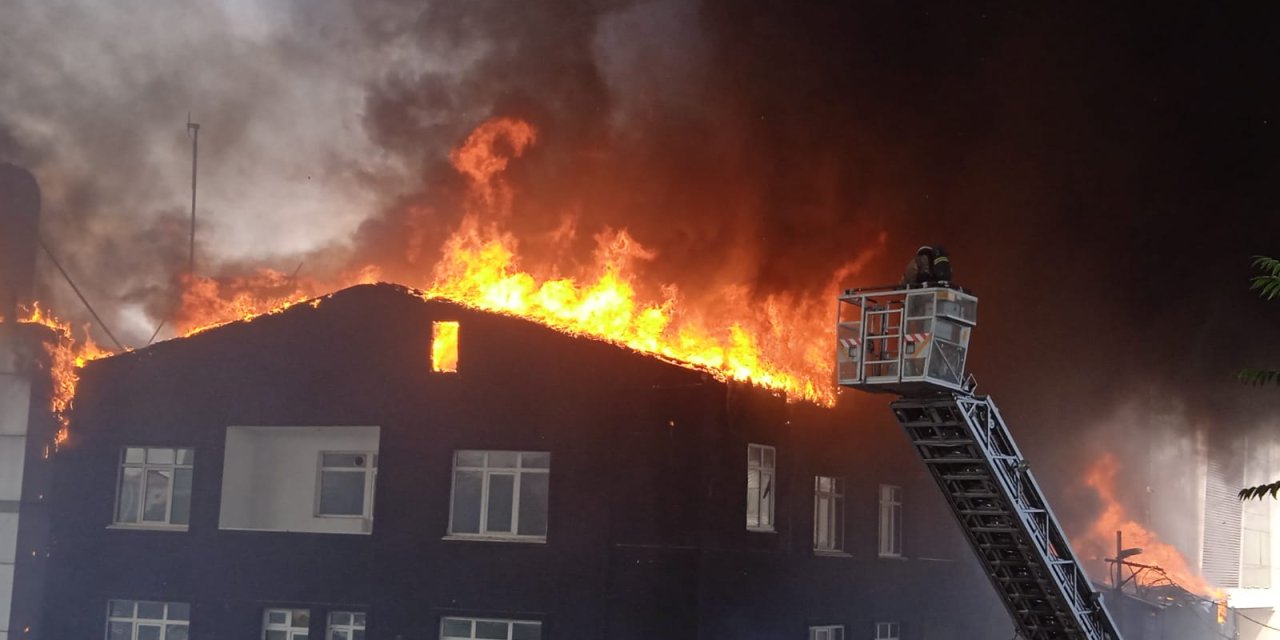 Ataşehir'de Spor Salonunda Başlayan Yangın 3 Binaya Sıçradı - 2